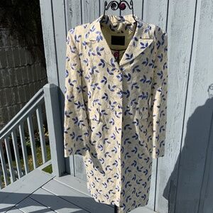 Favourbrook White Coat w/vibrant blue embroidery (Size S)